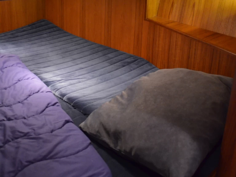 Yacht charter Drachten cheap Deluxe 42