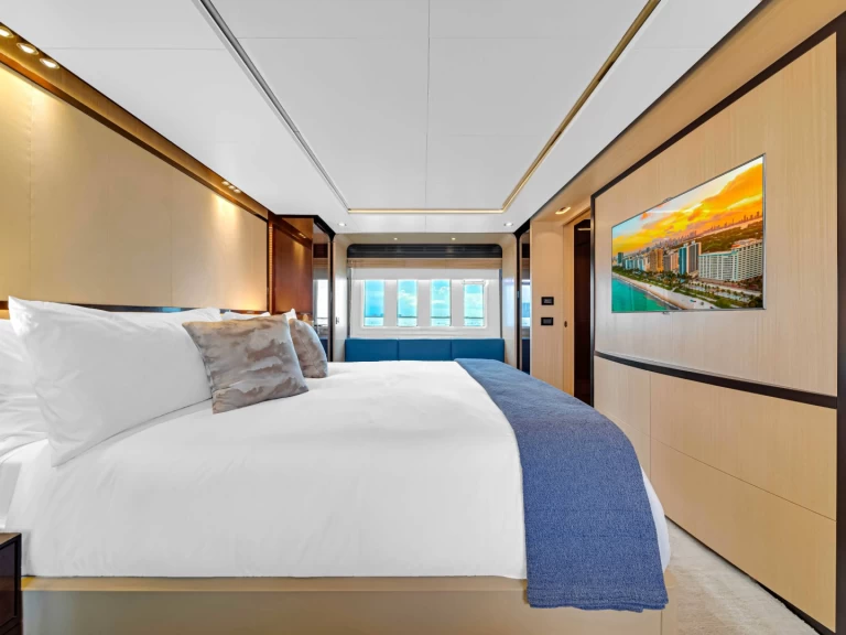 Azimut Azimut 84 Sky  in Miami on SamBoat