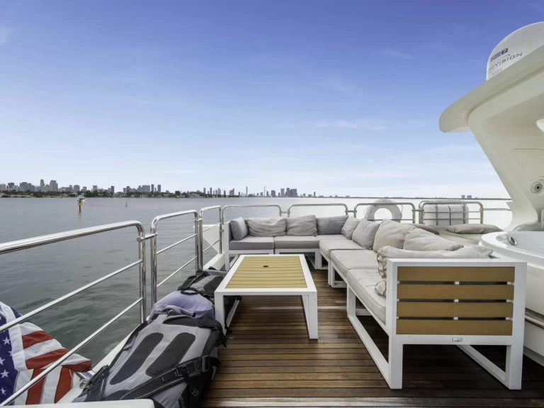 Boat rental Azimut Azimut 84 Sky  in Miami on Samboat