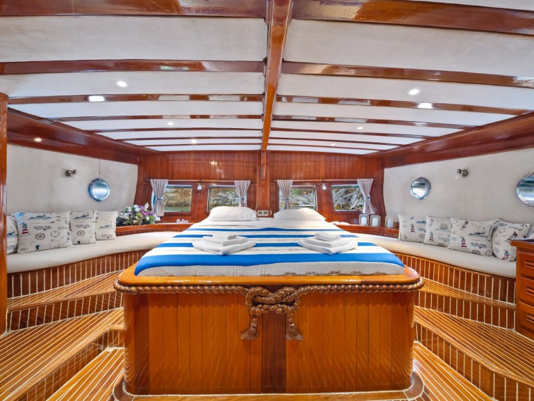 Sailboat for rent Split at the best price