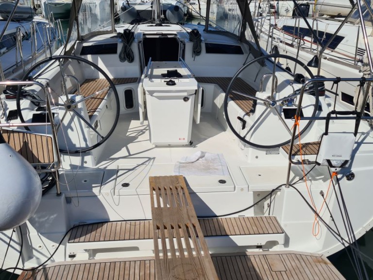 Bareboat Rental Sailboat Bénéteau with a boat licence