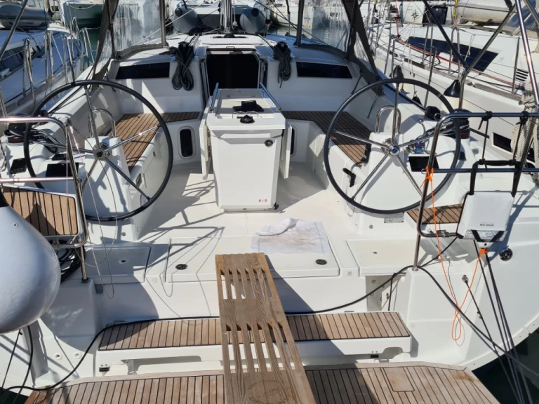 Bareboat Rental Sailboat Bénéteau with a boat licence