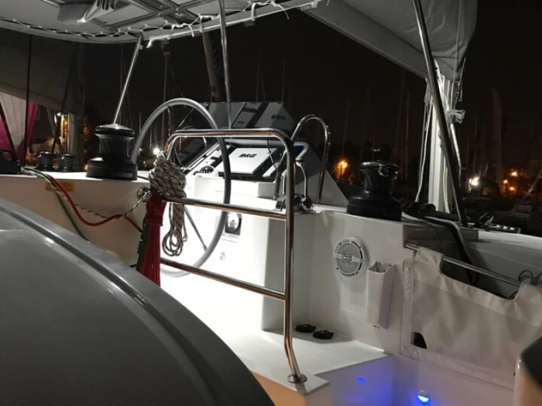 Lagoon Lagoon 450 F in Alimos on SamBoat