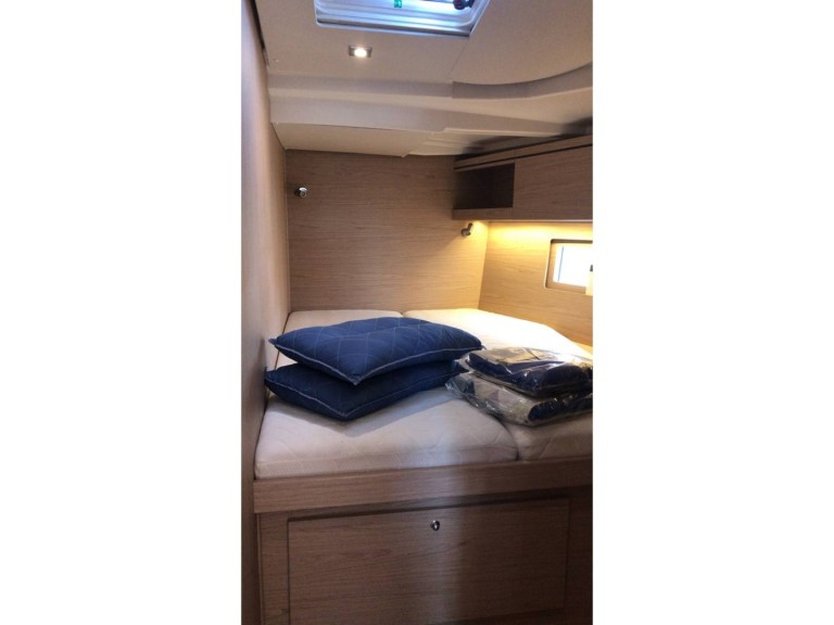 Rent a Bénéteau Oceanis 51.1 Lefkáda