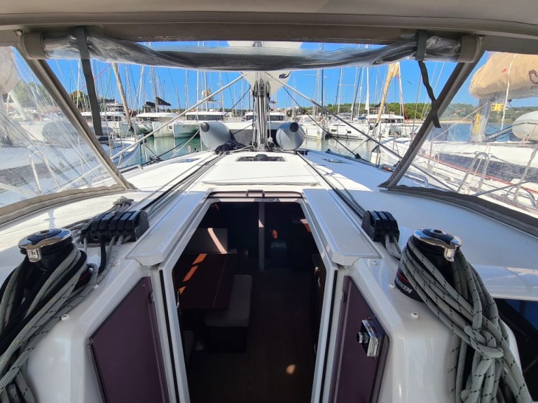 Bénéteau Oceanis 40.1 charter bareboat or captained in  Kos