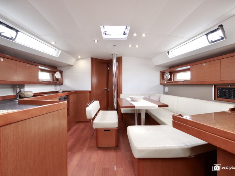 Sailboat for rent Cannigione at the best price