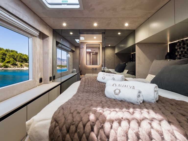 Catamaran rental in Kaštel Gomilica - Sunreef Sunreef 60