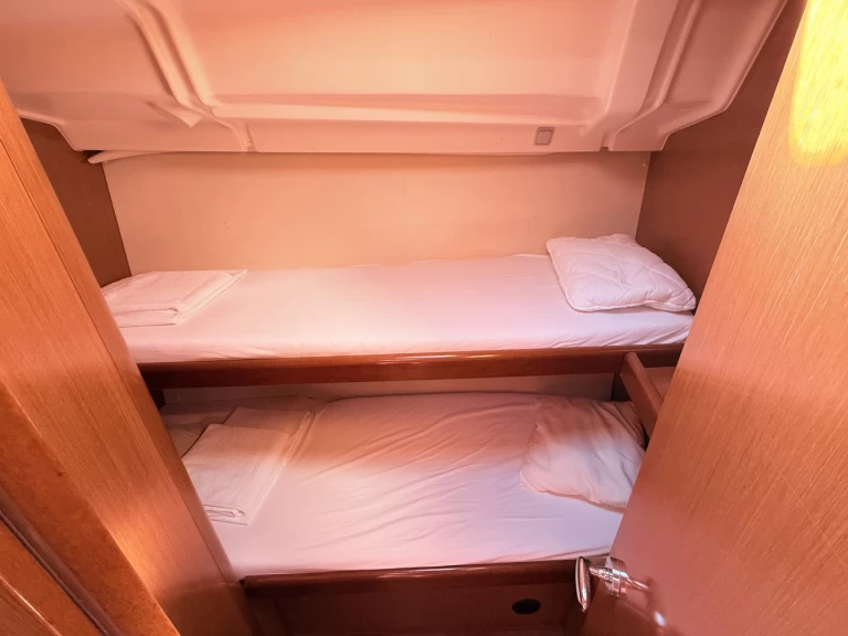 Sailboat rental in Sukošan - Bénéteau Oceanis 43