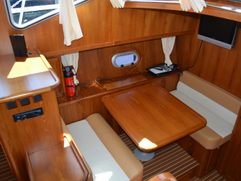 Motorboat rental with or without captain De Drait Drachten