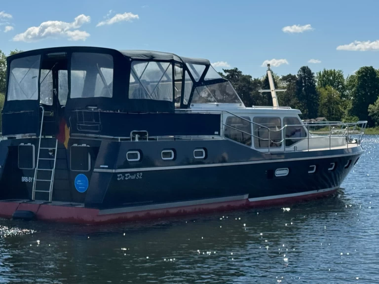 Motorboat rental with or without captain De Drait Drachten