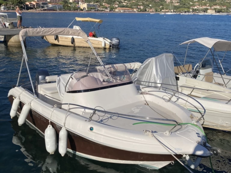 Rent a Pacific Craft Pacific Craft 570 WA Agay