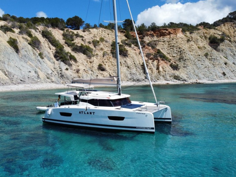 Catamaran rental in Sant Antoni de Portmany - Fountaine Pajot Isla 40