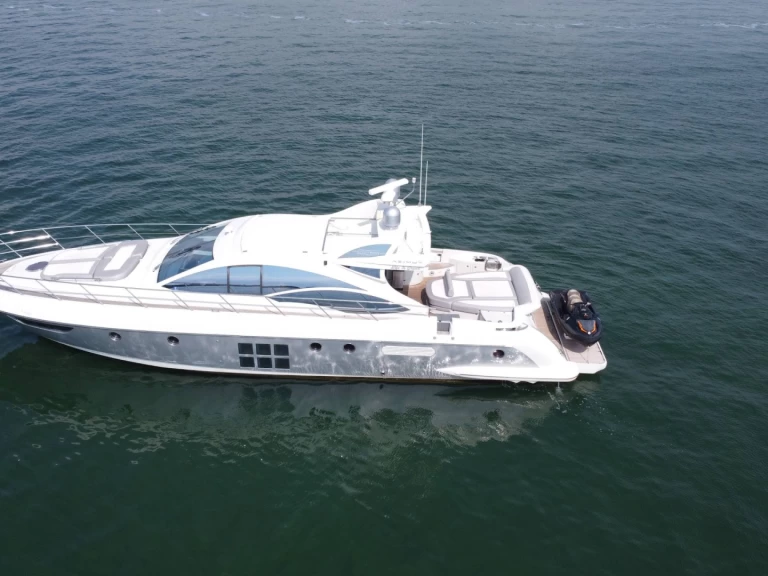 Azimut Azimut 62 S in Miami on SamBoat