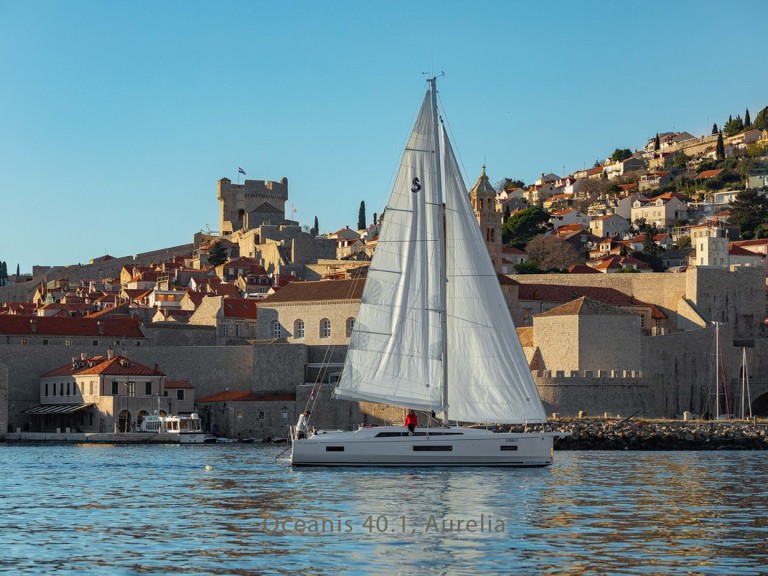 Rent a Bénéteau Oceanis 40.1 Komolac