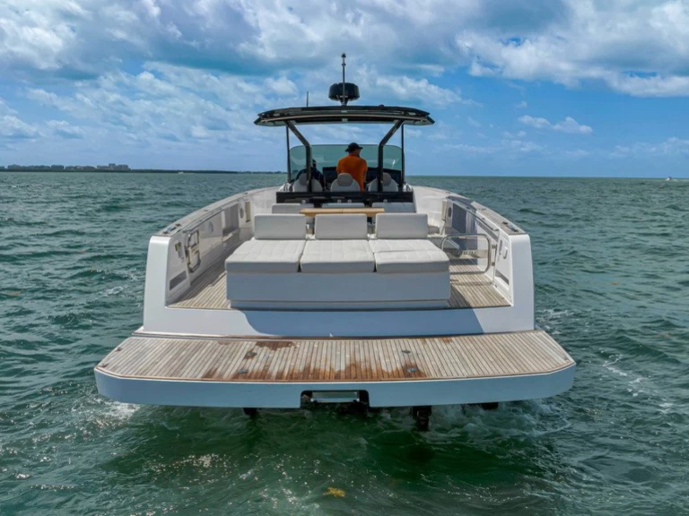 Boat rental Pardo Yachts Pardo 43 in Miami Beach on Samboat