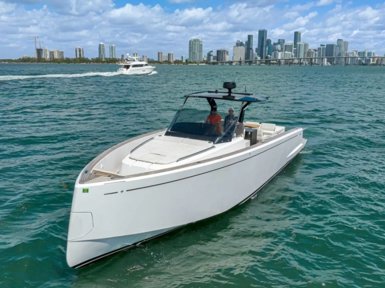 Luxury Yacht for rent Miami Beach at the best price
