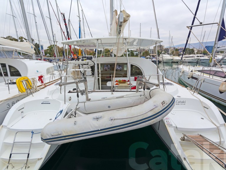 Boat rental Lagoon Lagoon 380 S2 in Lávrio on Samboat