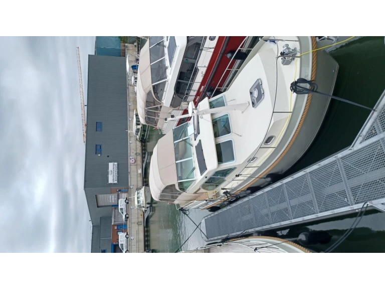 Linssen Linssen Grand Sturdy 35.0 AC Intero charter bareboat or captained in  Werder (Havel)