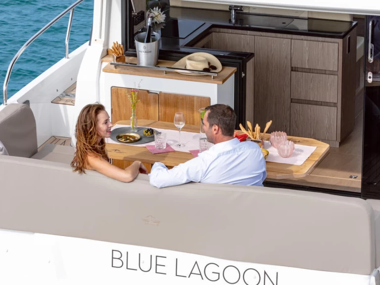 Yacht charter Kaštela cheap Sealine F430