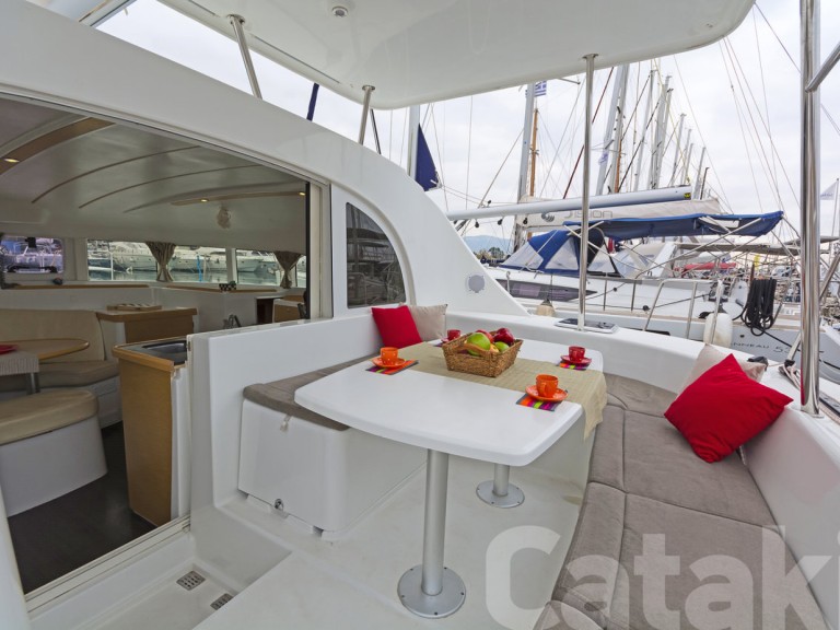 Rent a Lagoon Lagoon 380 S2 Lávrio