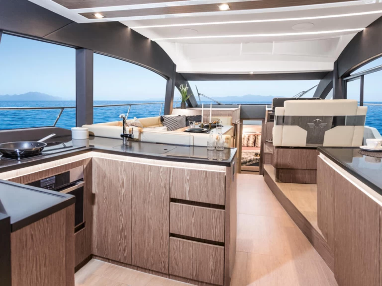 Sealine Sealine F430 in Kaštela on SamBoat