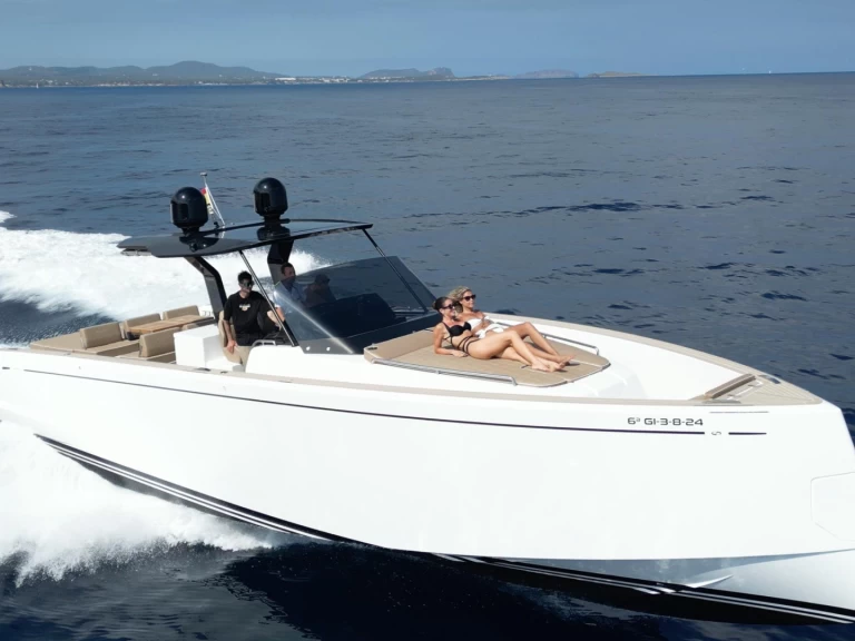 Boat rental Pardo Yachts Pardo 43 in Ibiza Town on Samboat