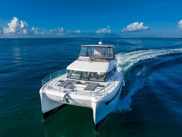 Catamaran rental in Miami Beach - Fountaine Pajot 50