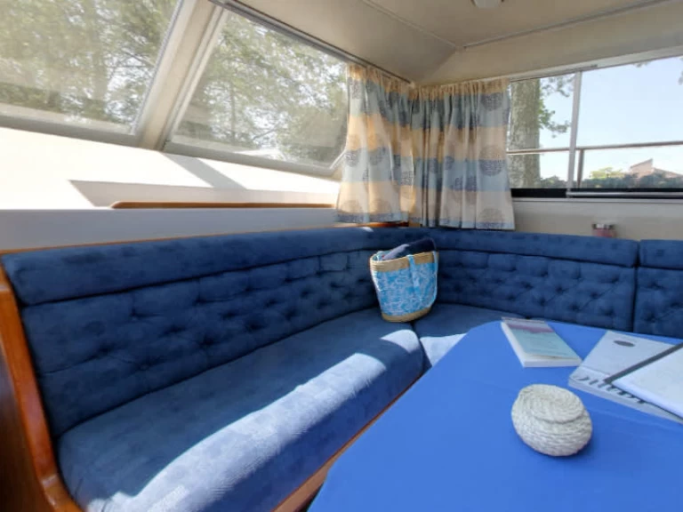 Le Boat Royal Classique charter bareboat or captained in  Vinkeveen