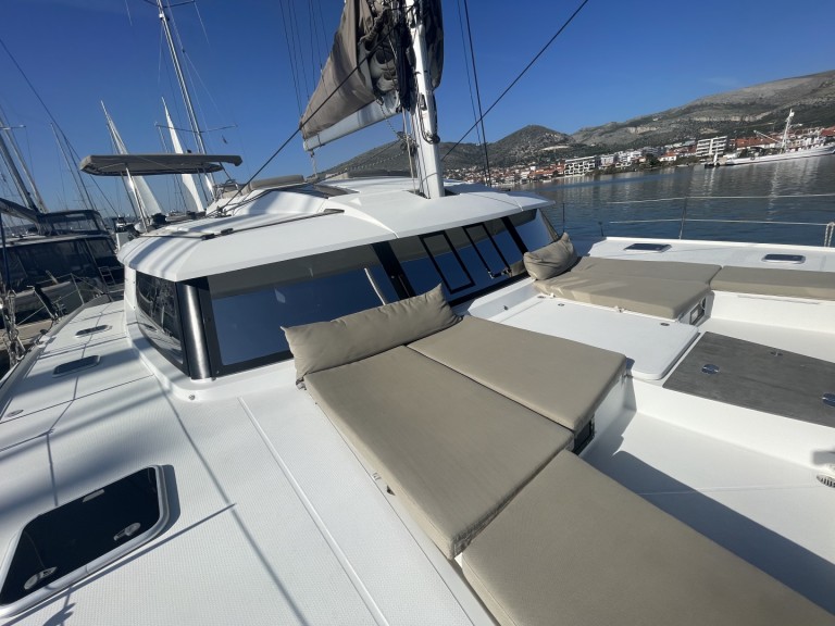 Catamaran rental with or without captain Fountaine Pajot Lefkáda