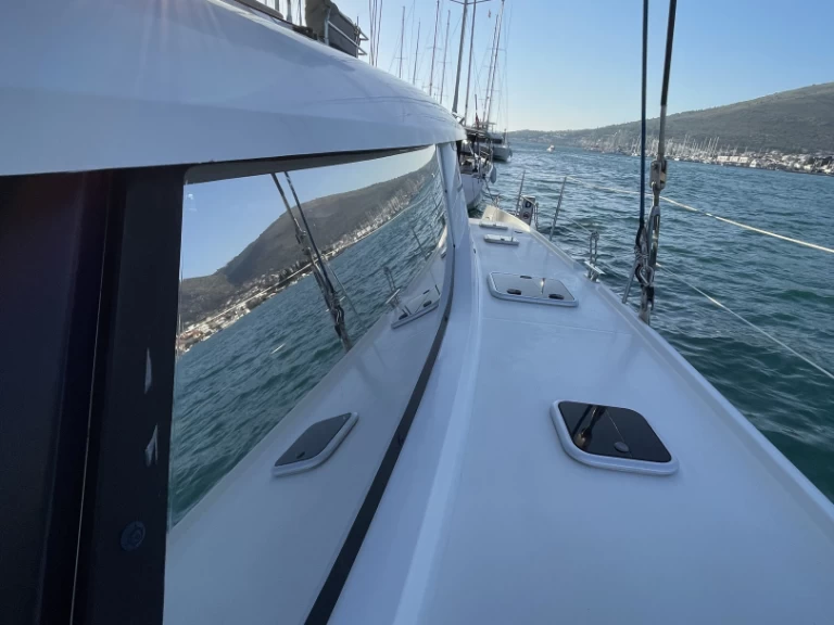 Rent a Fountaine Pajot Saba 50 Lefkáda