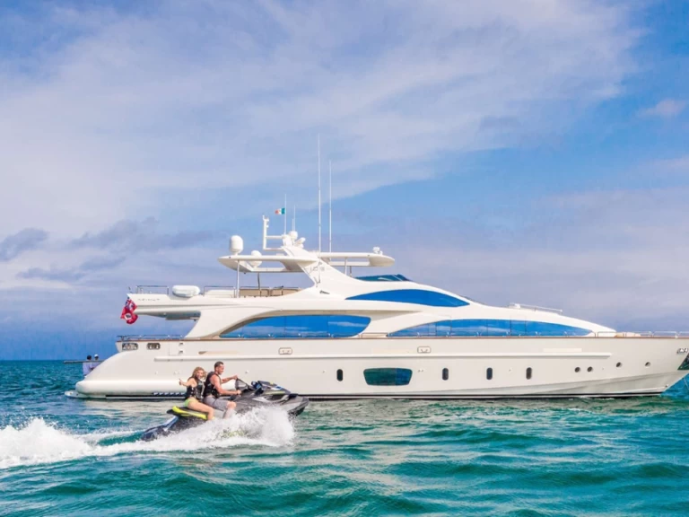 Boat rental Azimut 105' Azimut in Miami Beach on Samboat