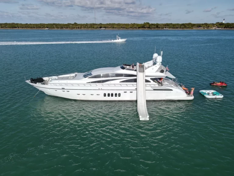 Luxury Yacht for rent Miami Beach at the best price