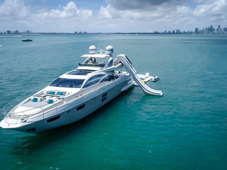 Luxury Yacht rental in Miami Beach - Azimut 103’ azimut S 