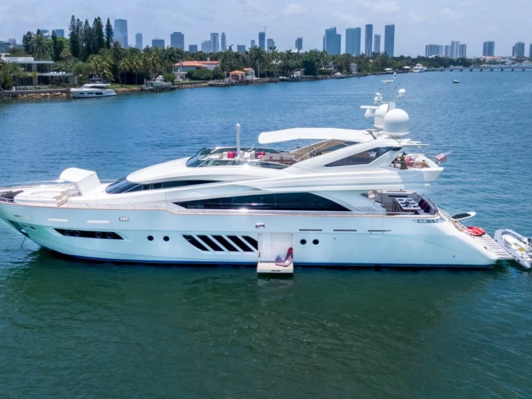 Bareboat Rental Luxury Yacht Dominator with a boat licence