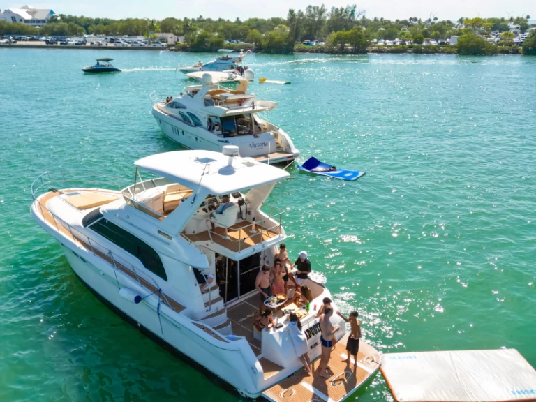 Motorboat for rent Miami at the best price