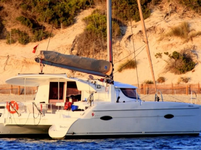 Yacht charter Mahon Port cheap Lipari 41