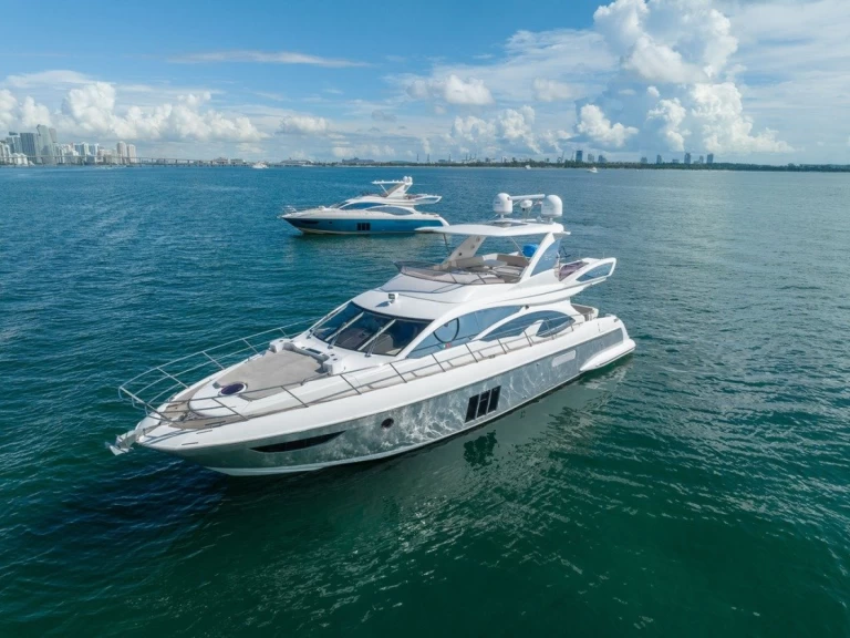 Boat rental Azimut Azimut 60 Fly in Miami on Samboat