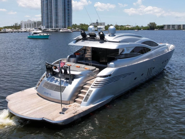 Luxury Yacht for rent Miami Beach at the best price