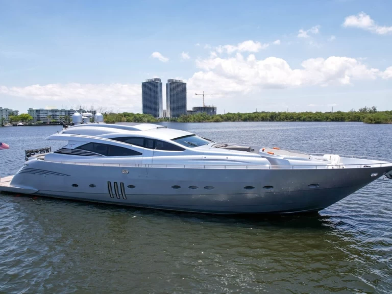 Luxury Yacht for rent Miami Beach at the best price