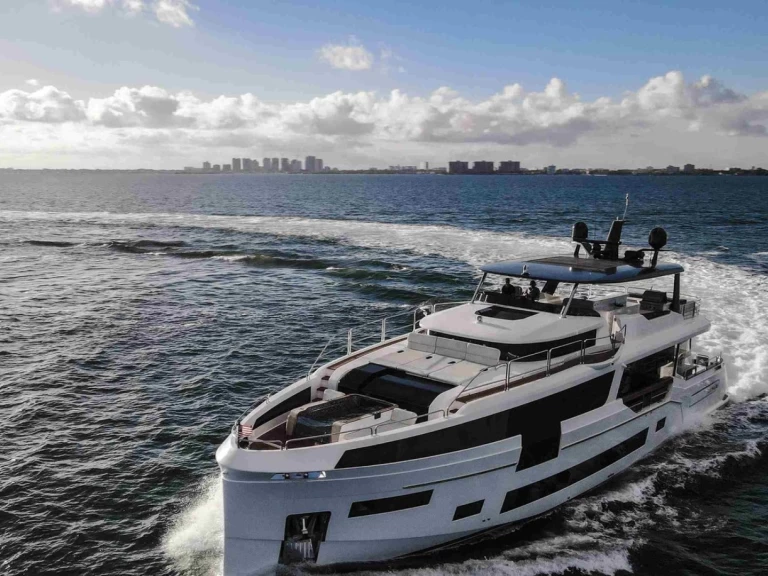 Rent a Sirena 88’ Sirena Miami Beach