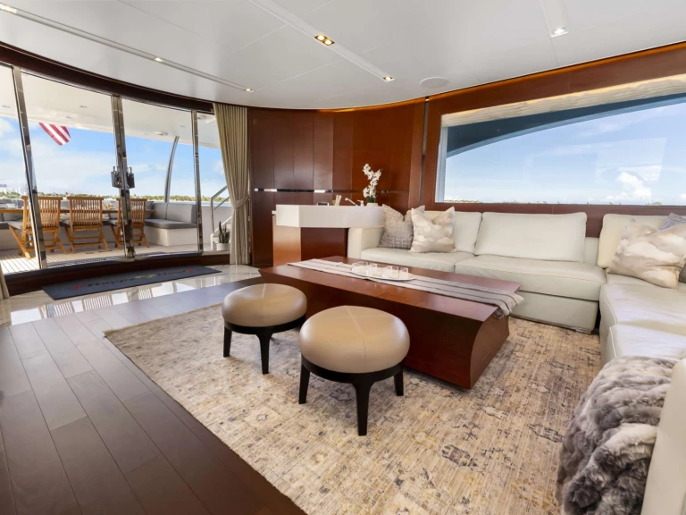 Bareboat Rental Luxury Yacht Horizon with a boat licence