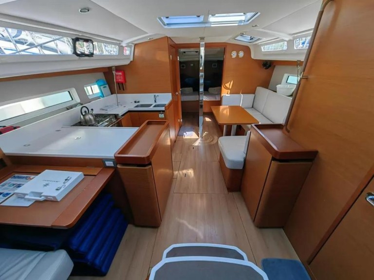 Sailboat rental with or without captain Jeanneau Alimos