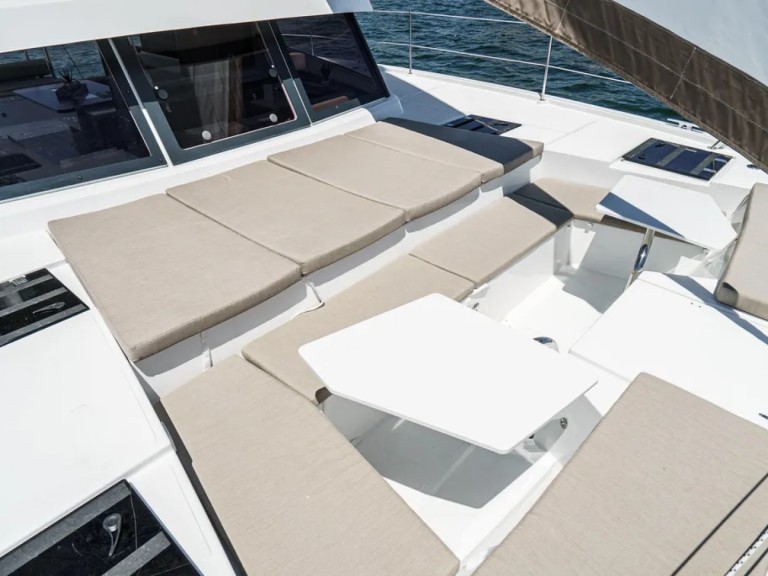 Bali Bali 4.4 in Harbor Island on SamBoat