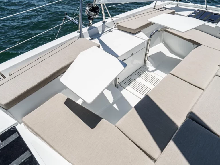 Rent a Bali Bali 4.4 Harbor Island