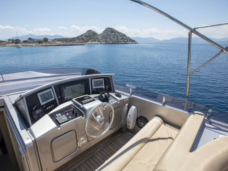 Luxury Yacht rental with or without captain Posillipo Athens