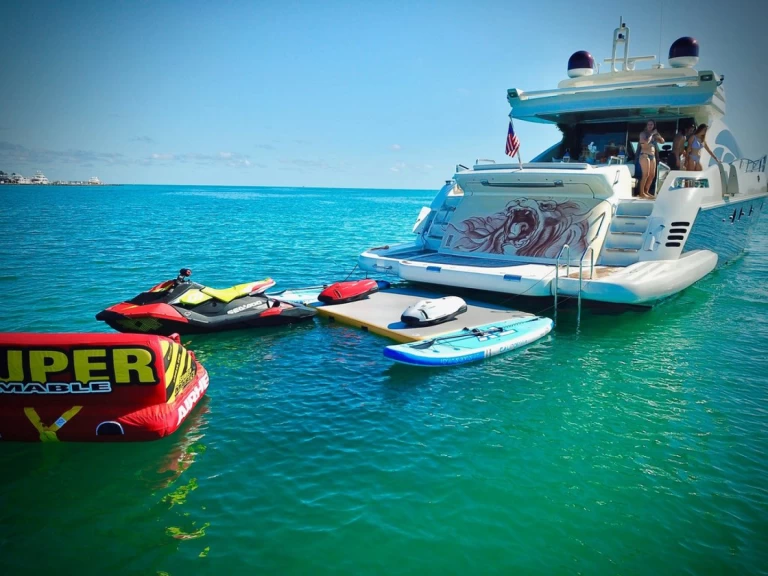 Yacht charter Miami Beach cheap 86’ azimut S 2