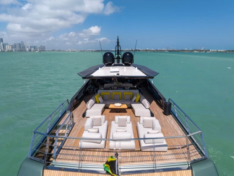 Luxury Yacht for rent Miami Beach at the best price