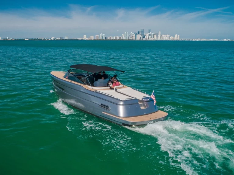 Canard 36 in Miami on SamBoat