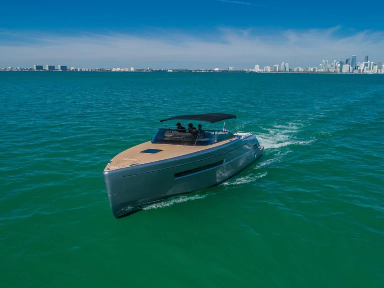 Rent a Canard 36 Miami