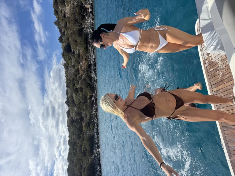 Sea Ray Sea Ray 410 Sundancer charter bareboat or captained in  Agios Nikolaos